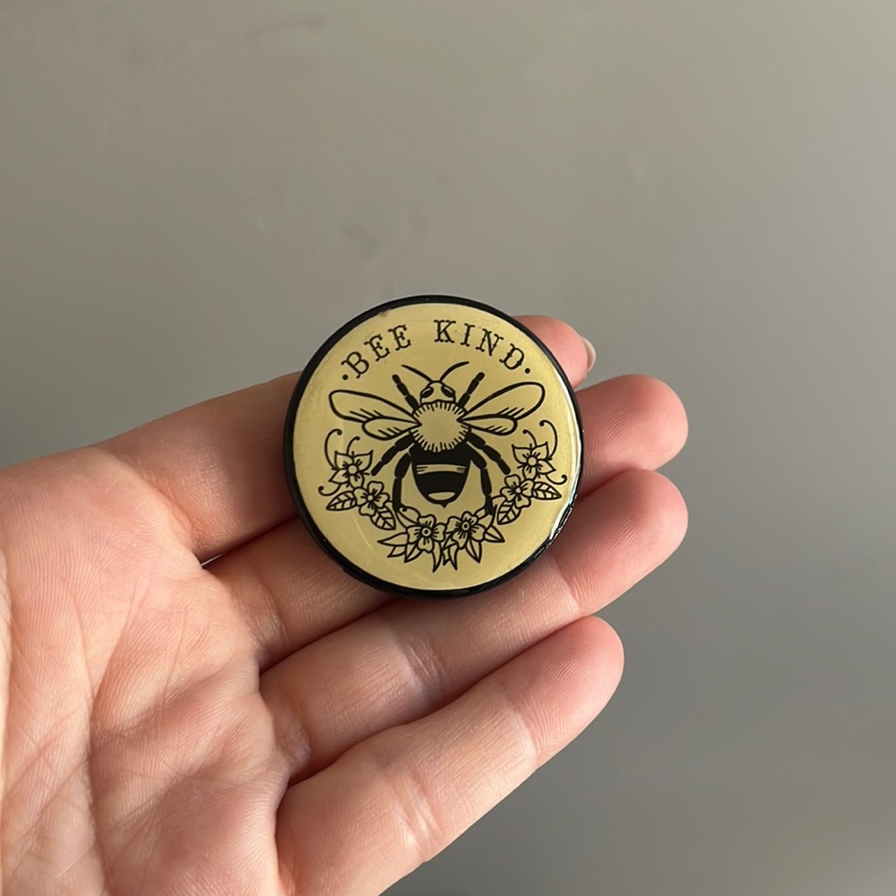 Bee kind phone grip